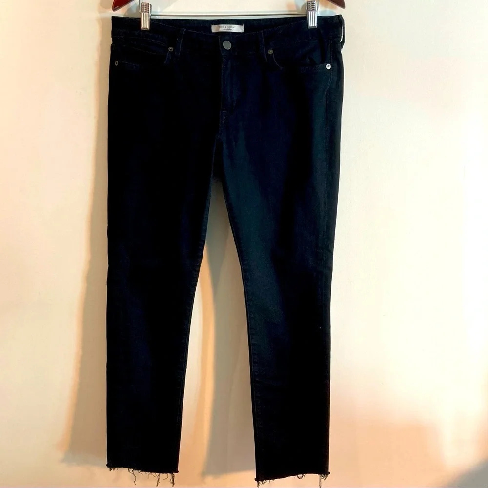 RICH & SKINNY Sz 32 Skinny Mid-Rise Raw Hem Jeans